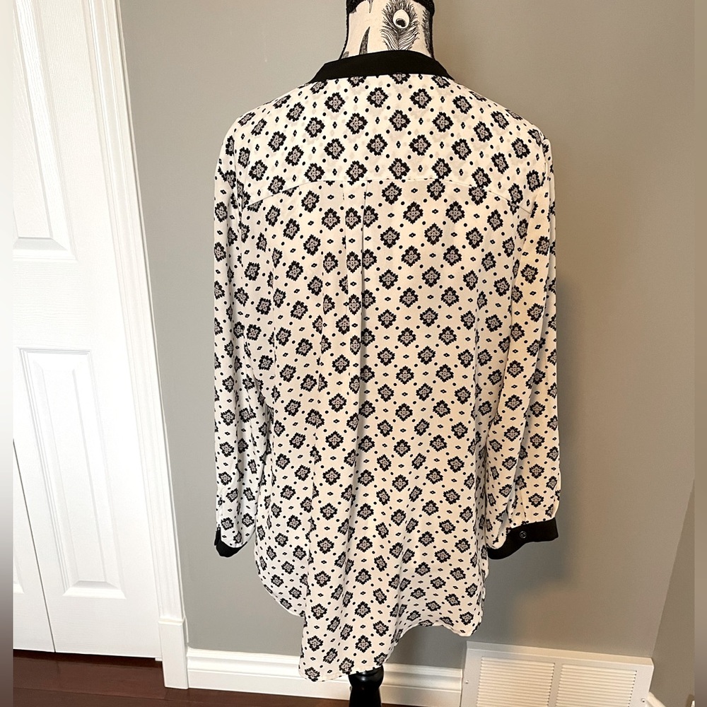Smart Set Blouse - Picture 2 of 5